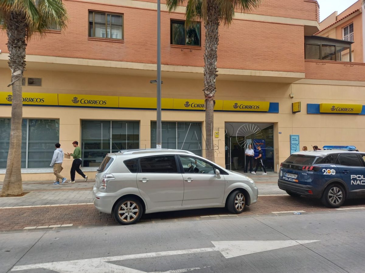 Correos vacio e1684408692396 La sede de Correos luce con escasa afluencia de gente en el último día para solicitar el voto por correo