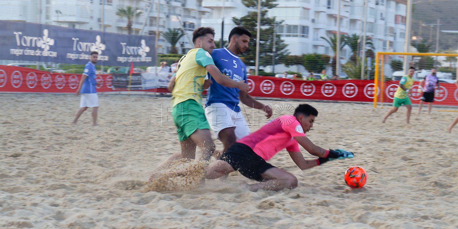 Fw9ZLaOXsAE 9M El fútbol playa nacional abre sus puertas