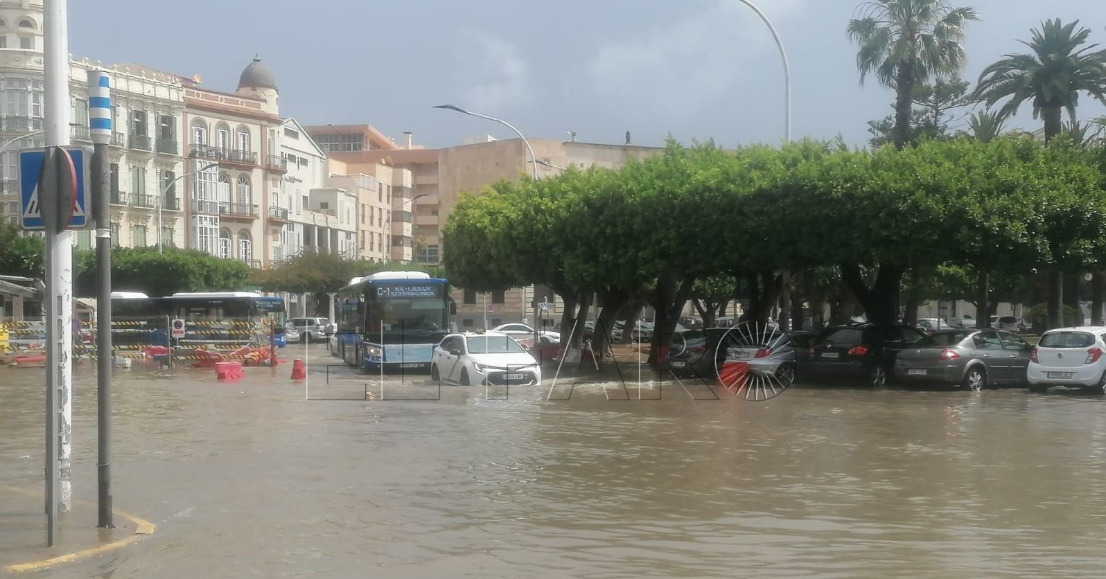 FxIIPaFWIAIXvCp e1685184185695 Una fuerte tromba de agua inunda en 30 minutos calles del centro de Melilla