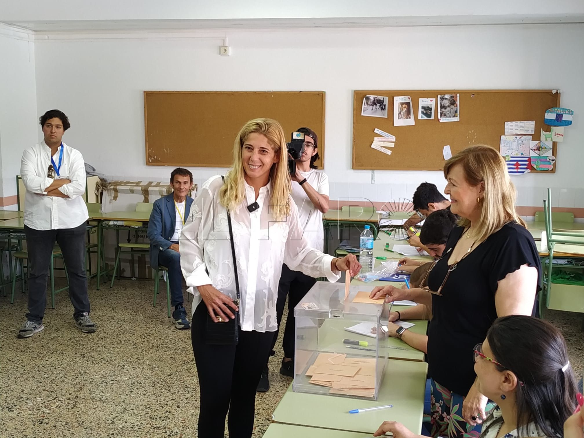 Gema Aguilar votando Gema Aguilar: "Es la oportunidad de poner pie en la Asamblea y defender políticas a la altura de la ciudad"