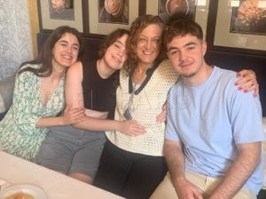 Rojas familia Los candidatos pasan una jornada de reflexión "pasada por agua"