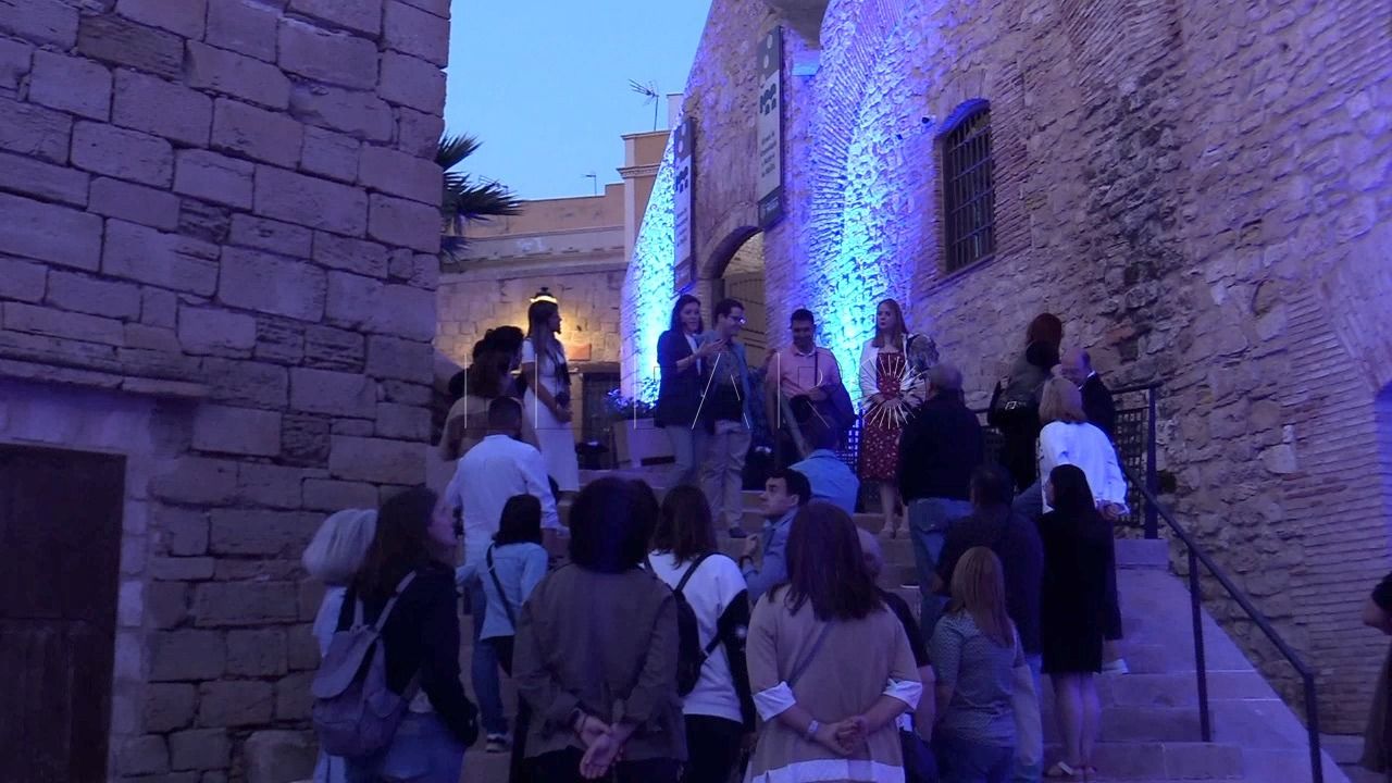 WhatsApp Image 2023 05 19 at 22.40.54 Éxito rotundo en las visitas guiadas nocturnas por los Museos de Melilla