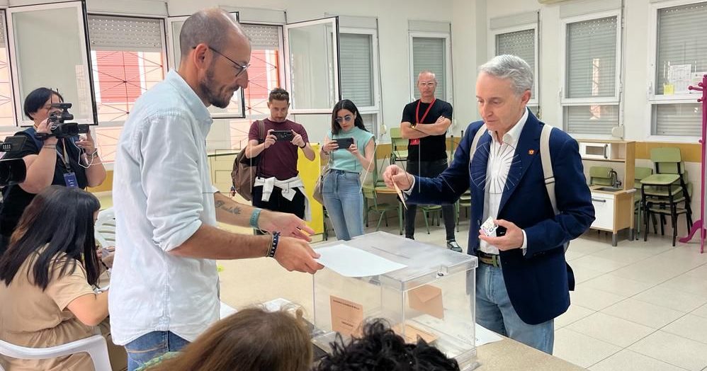 WhatsApp Image 2023 05 28 at 10.11.17 e1685261512402 Tasende, el político más madrugador en votar: "A ver a las 8 de la tarde, qué alegría tenemos"