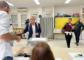 WhatsApp Image 2023 05 28 at 10.17.31 1 Tasende, el político más madrugador en votar: "A ver a las 8 de la tarde, qué alegría tenemos"