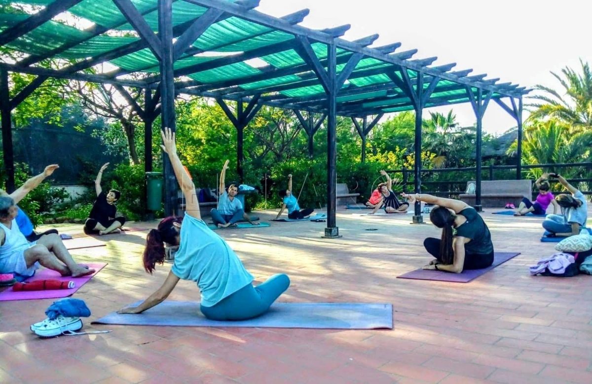 Yoga e1683301156768 La Comunidad Hindú de Melilla clausuró el curso de Yoga con una sesión especial al aire libre
