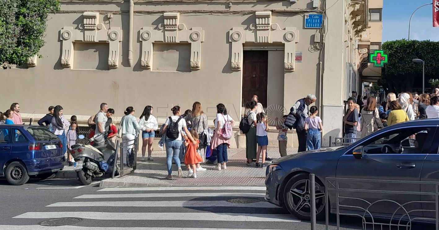 Largas colas para ver La Sirenita en el cine Perelló