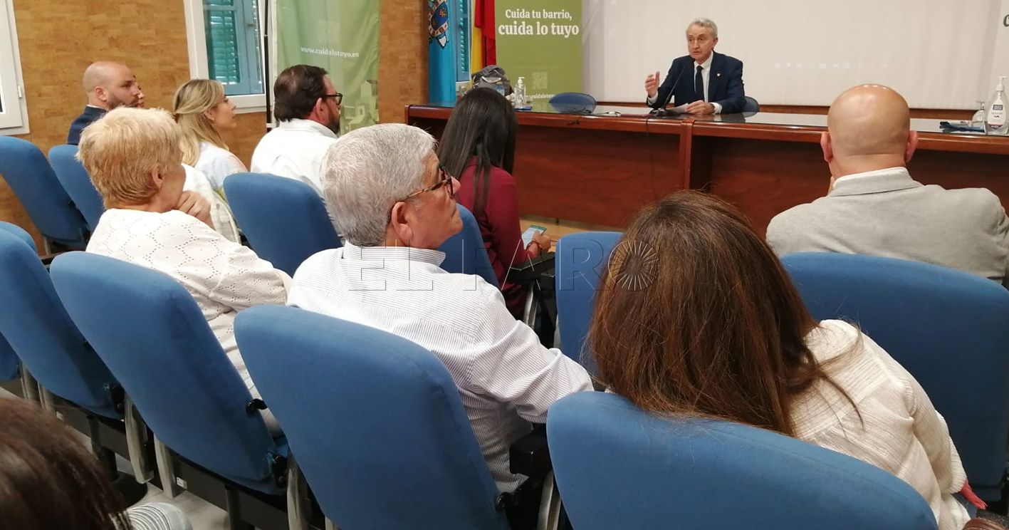 tasende en mesa 3 recorte Tasende pide a De Castro que también destituya a Gloria Rojas