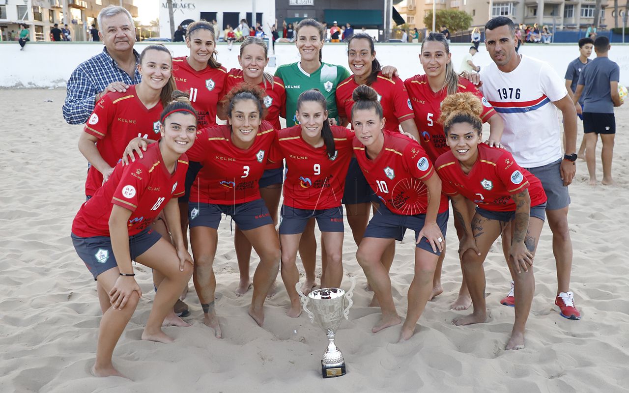 01 El Higicontrol logra el título autonómico femenino de fútbol playa