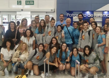 Familiares y amigos recibieron a la expedición melillense que ha vivido una gran experiencia.