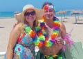 AGA Y JUANJO Fiesta hawaiana para despedir a Aga