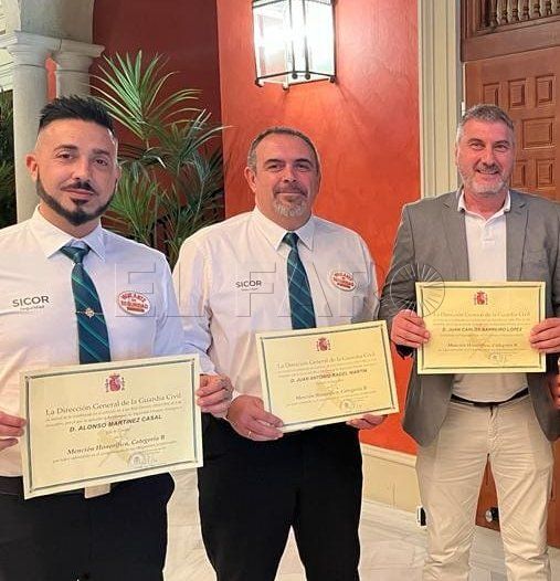 Correos guardia Correos recibe una mención honorífica de la Guardia Civil