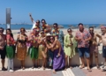 GRUPO DE AMIGOS DESPIDIENDO A AGA Fiesta hawaiana para despedir a Aga
