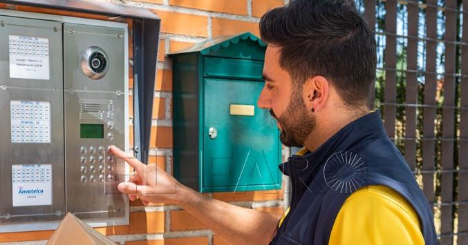 Reparto e1685952899310 Correos extiende su Servicio Especial de Paquetería a Melilla