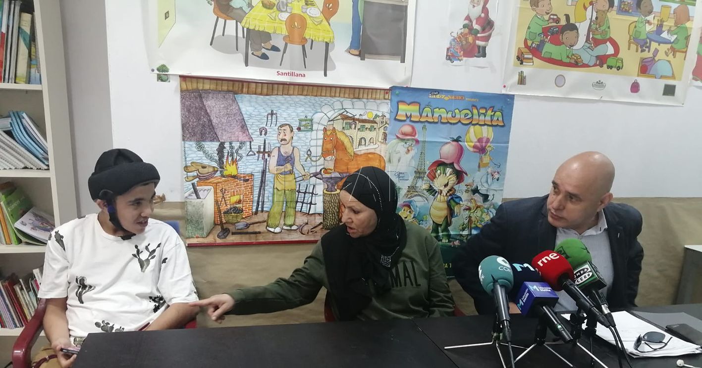 casares y fatma 2 recorte El AMPA del CEE Reina Sofía protesta porque un conductor veta a un niño en su autobús
