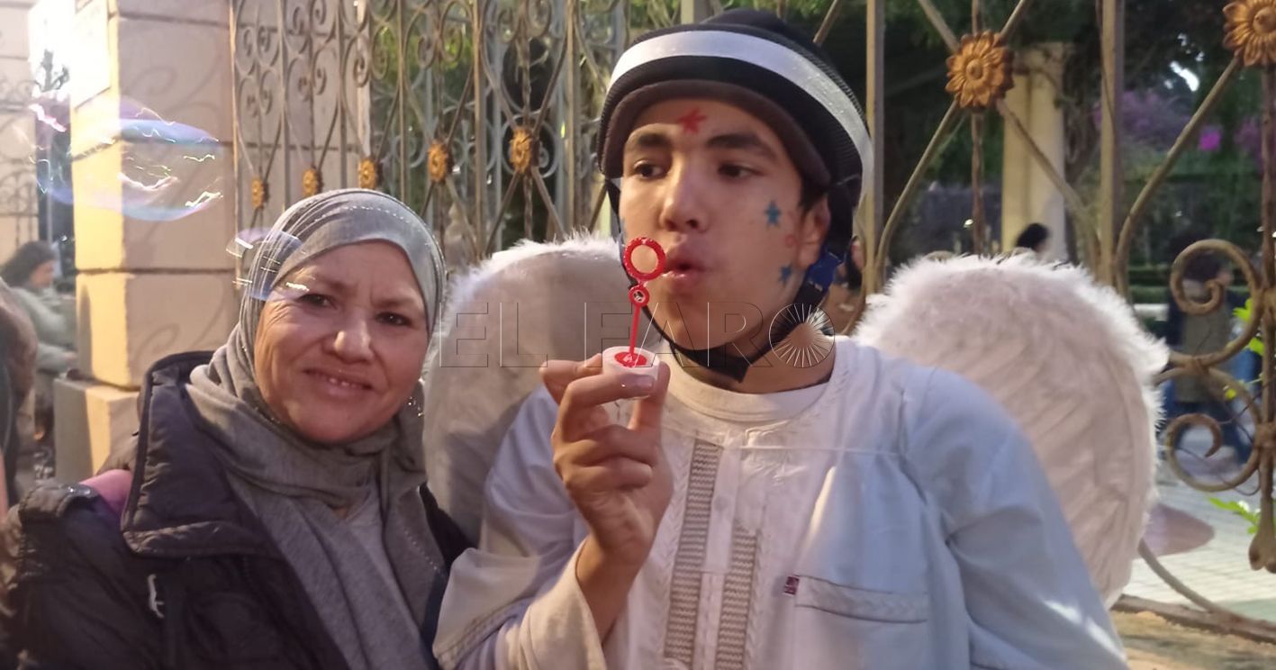 fatma y aiub pompas de jabón recorte La decisión sobre el veto en el autobús a un niño del CEE Reina Sofía, pospuesta al jueves