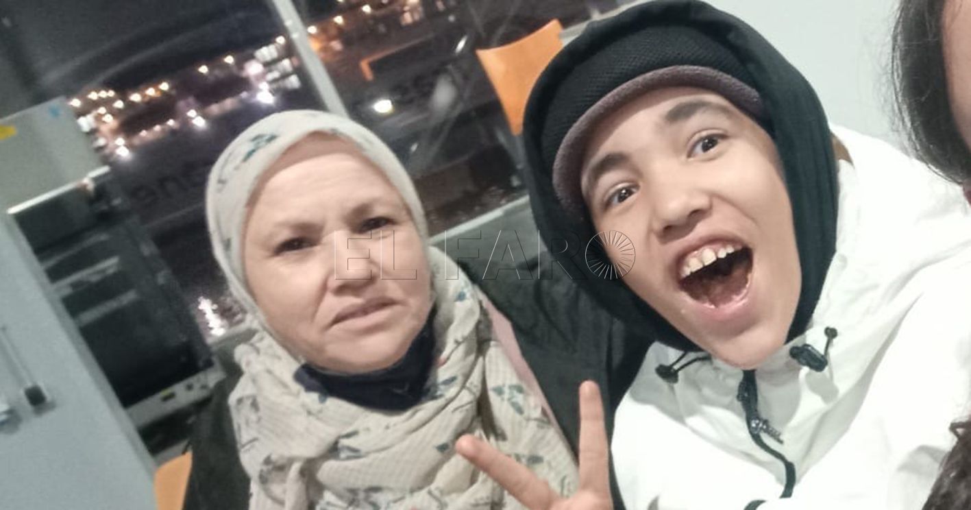 fatma y aiub recorte El pequeño Aiub vuelve a subirse al autobús para ir al CEE Reina Sofía
