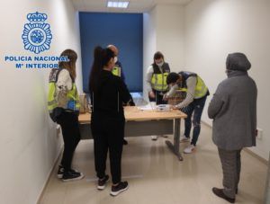 policía 2 La Policía desarticula en Melilla una red delictiva dedicada a la formalización de matrimonios y uniones de hecho de conveniencia