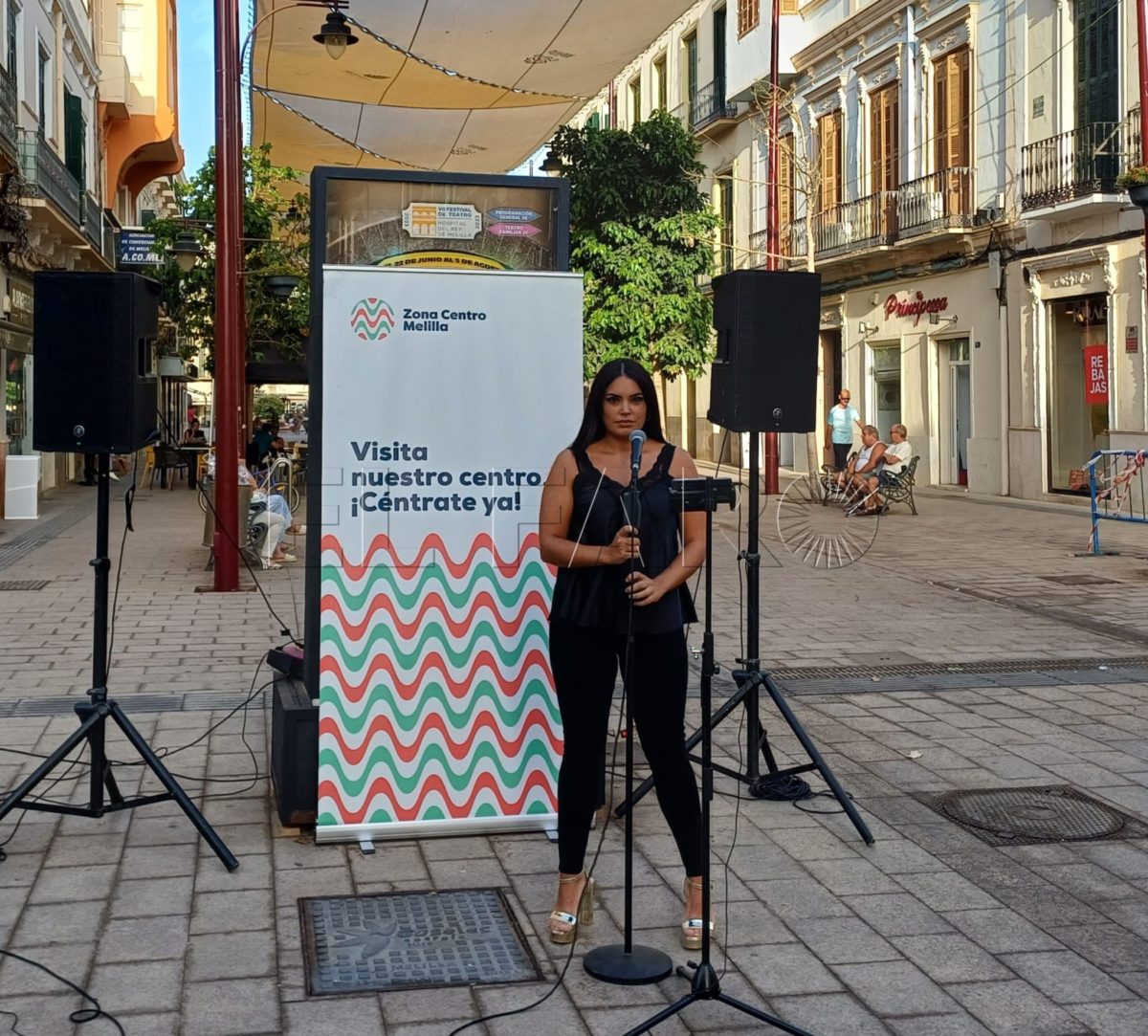Mendoza e1690484681967 La artista María Mendoza deleita al público del centro con un espectáculo de boleros