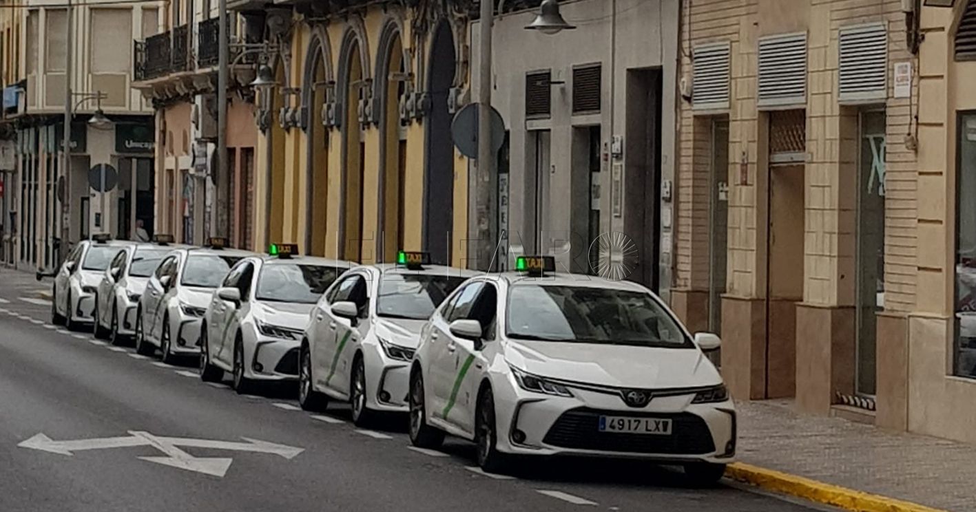 parada de taxis ejército español recorte Publicada la lista de los adjudicatarios de la subvención para renovar el taxi