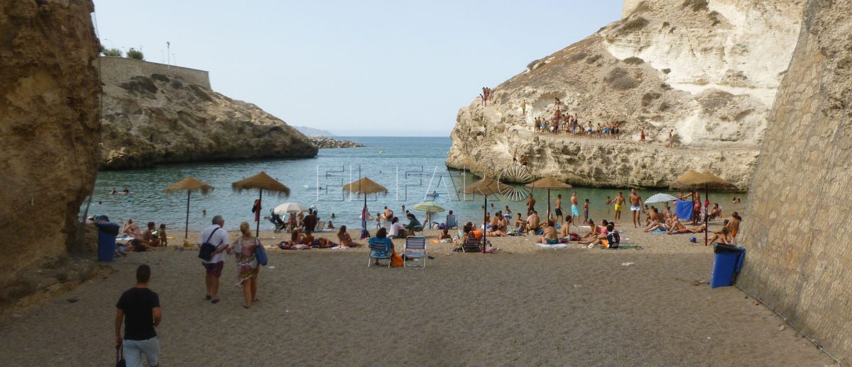 playa galapagos bandera azul e1689932866329 La playa de los Galápagos ampliará su horario los fines de semana
