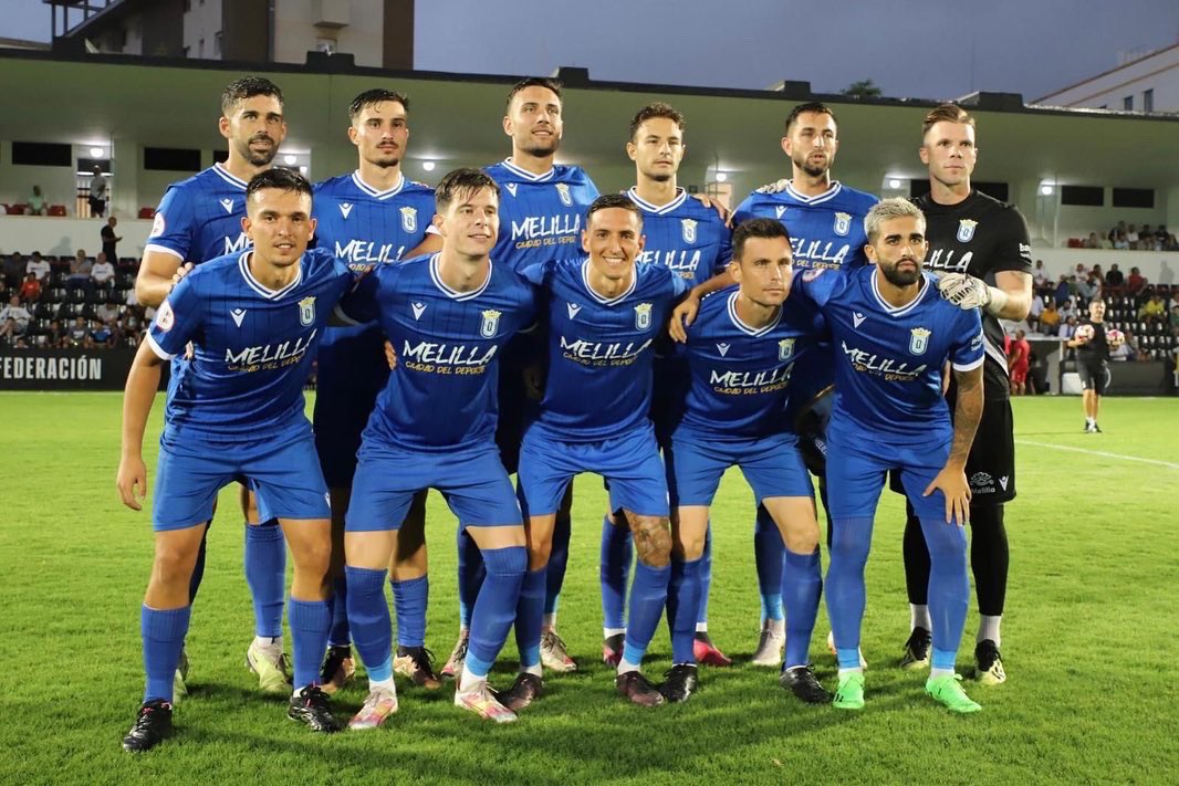 La UD Melilla se presenta ante su afición, en busca del trofeo