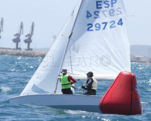3o Sanchez y Urios Alexandre Tinoco y Alba Muñoz, primeros líderes del III Trofeo de vela ligera RCMM-MSC Snipe