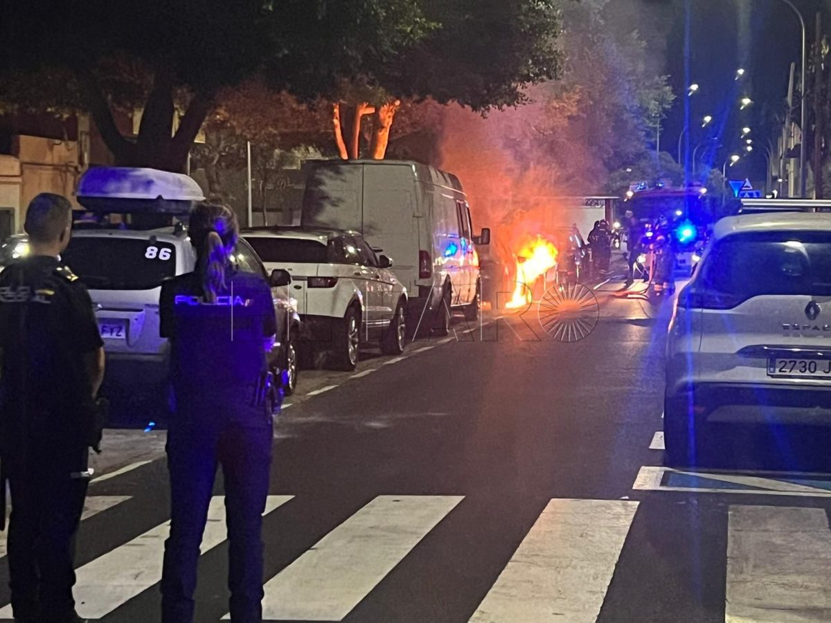 7cffaed1 8bfc 41cd ad1e 2f9ca7c812c0 1 e1692706961333 Arde un vehículo de madrugada en el barrio del Real