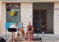 9029afa2 375f 404c b45f 45d03d0edcbd Lola Padial ameniza la tarde del centro de Melilla acompañada por Juan Ramón García a la guitarra