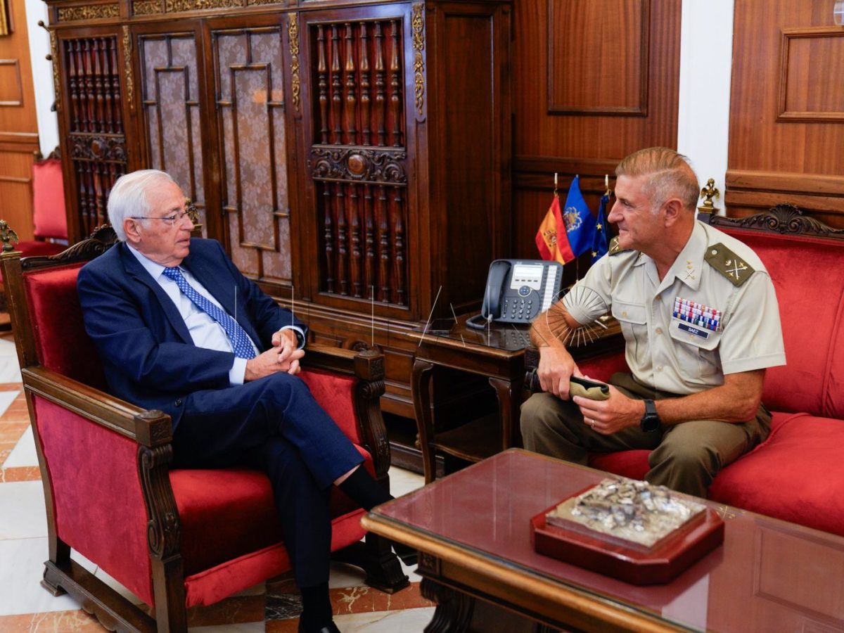 Comandante e1691575916490 El presidente de la Ciudad recibe al Comandante General de Melilla
