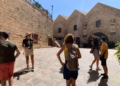 WhatsApp Image 2023 08 03 at 19.39.52 1 Turistas de diferentes partes de España disfrutan de 'Melilla la Vieja: el origen'