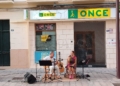 b9ccb3b0 f5c4 4709 bf85 b4aa7ca9316e Lola Padial ameniza la tarde del centro de Melilla acompañada por Juan Ramón García a la guitarra
