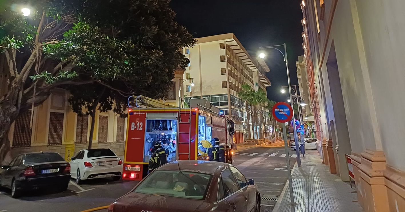 bomberos correos recorte La Ciudad pondrá vigilantes de seguridad en el antiguo edificio de Correos