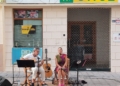 c2c45739 4258 4a13 9821 ea8ebfdaafaf Lola Padial ameniza la tarde del centro de Melilla acompañada por Juan Ramón García a la guitarra