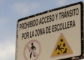 cartel dique sur La reapertura al tráfico del Dique Sur genera división entre la ciudadanía melillense