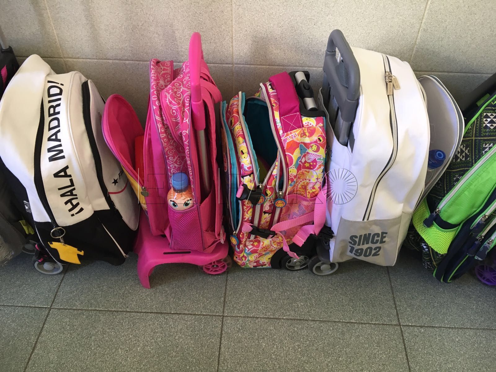 mochilas Iniciados los trámites para la contratación de los técnicos educativos