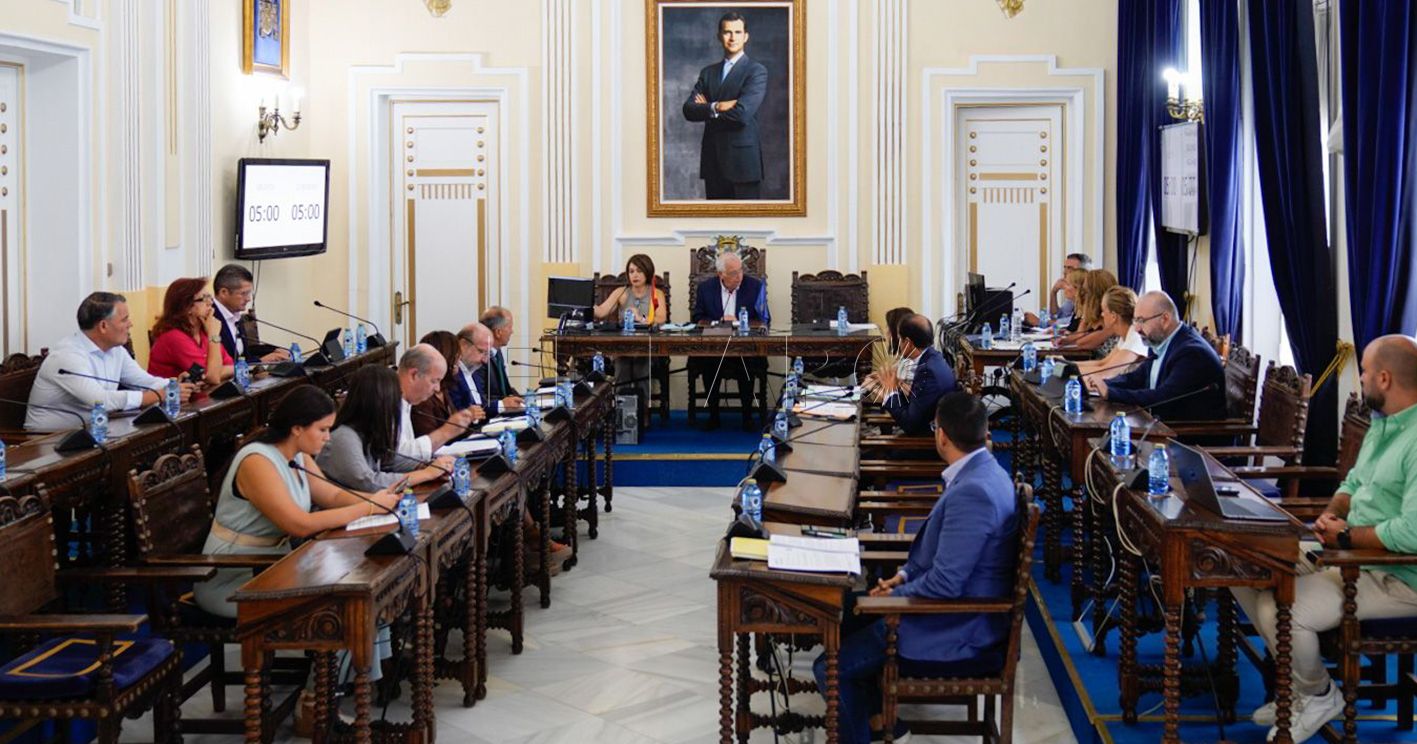 pleno recorte Los bonos turísticos y la Línea 8 justificaban la urgencia del pleno
