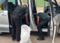 03 Extracción de droga de unos de los vehíclo aprehendidos La Guardia Civil desarticula una organización dedicada al tráfico de drogas a través de vehículos 'mula' desde Melilla a la península