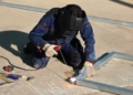 3. Trabajo de soldadura de la estructura del jardín vertical de Mariscal Sherlock El jardín vertical de Mariscal Sherlock da la bienvenida al alumnado del conservatorio en su vuelta al trabajo