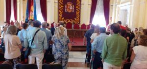 35792086 6566 4c80 abb4 f0ea0cc9eb32 Imbroda y Francisco Díaz reciben a un grupo de viajeros gaditanos en el Salón Dorado