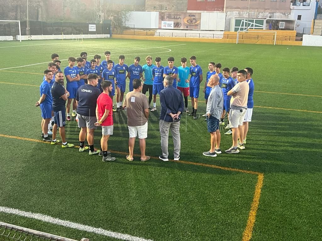 F42Q3mfXoAAyctU La UD Melilla juvenil debuta en liga