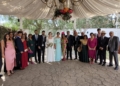 Foto grupal familia La Comunidad Hindú celebra el enlace matrimonial de uno de sus miembros