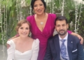 Los novios y la tita Anju La Comunidad Hindú celebra el enlace matrimonial de uno de sus miembros