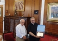 Placa La Ciudad Autónoma se despide del páter Francisco Sierra