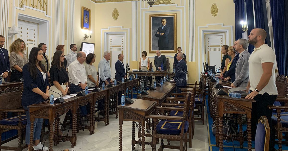Pleno de la Asamblea Aprobado por mayoría absoluta del PP y con los votos en contra del resto de formaciones políticas la contratación de personal eventual