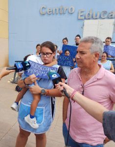 Rocío Las trabajadoras de la guardería 'Melilla' protestan por el pago irregular de sus salarios