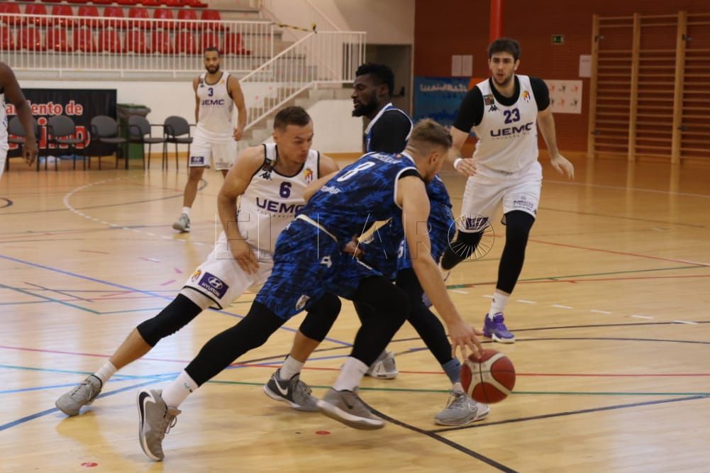 WhatsApp Image 2023 09 22 at 20.07.41 copia El Oviedo acribilla a triples al Melilla BC