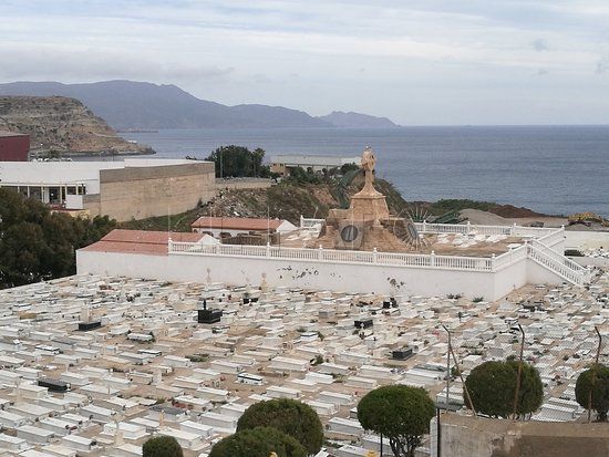 el cementerio CARTA DESDE LA PURÍSIMA (LXIII)
