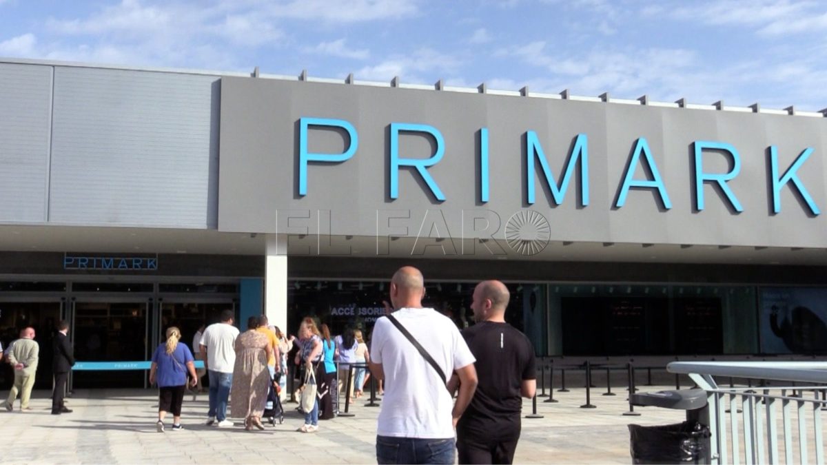 primark 2 e1694543123377 La apertura de Primark, un acontecimiento social que abarrota el Parque Murias