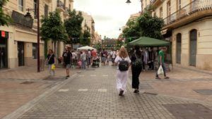 1 4 El centro de la ciudad se abarrota de melillenses con la I Feria Outlet