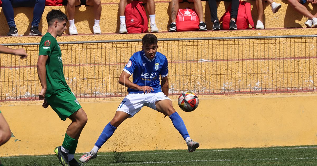 2212121212 Buena imagen del Melilla pero sin ninguna suerte para sumar algo